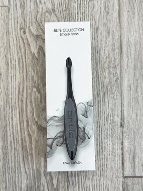 New in Box Artis Elite Collection Oval 3 Brush Smoke Finish